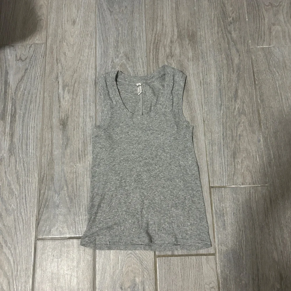 Women's Free People 3/4 Crop Gray Ribbed Tank - XS - Picture 5 of 8